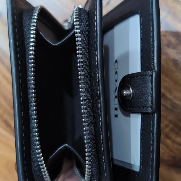 Coach Leather Riveted Wallet With Zip Closure Coin Pocket New in Gift Box ❤️ - Picture 7 of 10